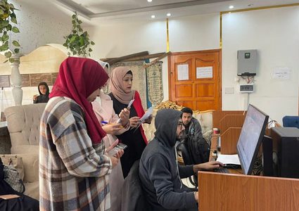 L’Onde Porteuse الفرنسية: إذاعة هنا غزة مشروع يعيد الصوت الفلسطيني من قلب الدمار