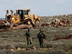 الاحتلال يجرف أراضي ويدمر خطوطا ناقلة للمياه جنوب طوباس