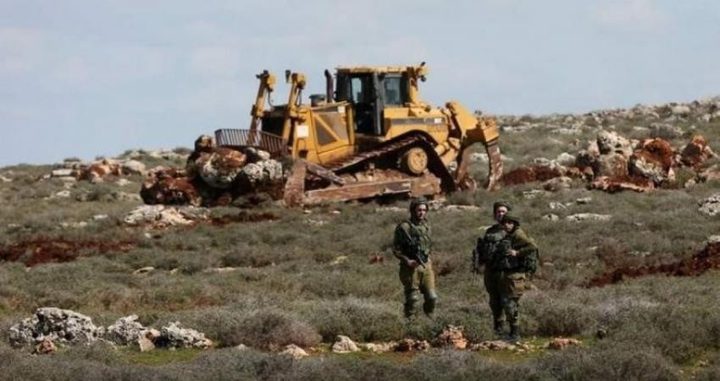 الاحتلال يجرف أراضي ويدمر خطوطا ناقلة للمياه جنوب طوباس