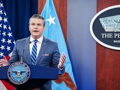 وزير الحرب الأمريكي: الحصار على موانئ إيران سيستمر "طالما لزم الأمر"