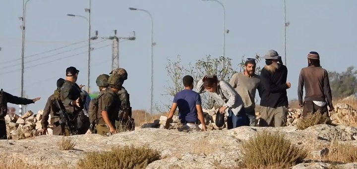 مستوطنون يداهمون مساكن المواطنين في البلقاء شمال أريحا