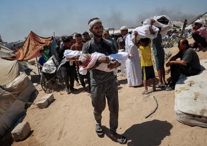 شهيد ومصابون إثر استهداف الاحتلال خيام النازحين شمال قطاع غزة