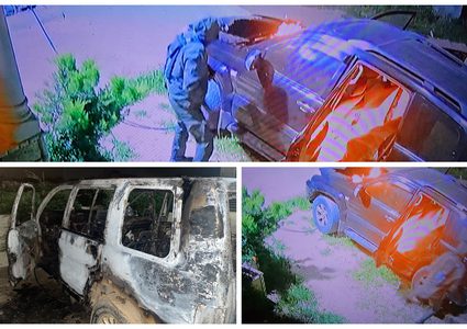 مستعمرون يحرقون مركبتين في يطا جنوب الخليل