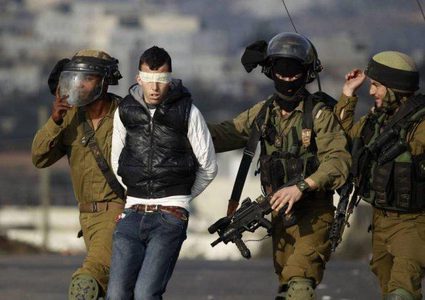 الاحتلال يعتقل مواطنين من نابلس