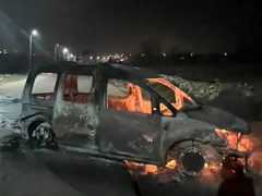مستوطنون يحرقون منزلاً ومركبة في ترمسعيا شمال شرق رام الله