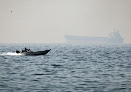 الهند تحتج على استهداف إيران سفينتين تحملان علمها في مضيق هرمز