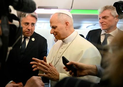 البابا يتمسك بخطاب السلام في جولته الأفريقية ويتجنب الرد على هجمات ترامب