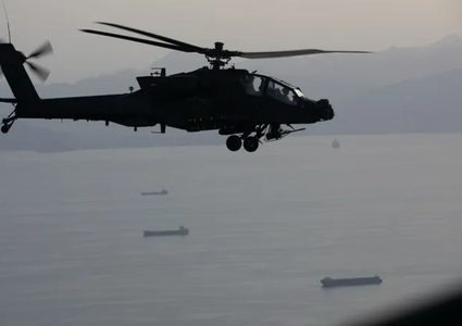 الحصار الأميركي.. مروحيات أباتشي فوق هرمز وإرجاع 23 سفينة