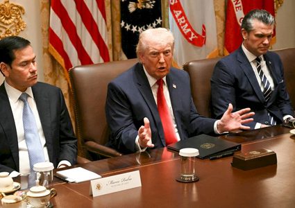 بحضور فانس.. ترمب يبحث ملف إيران مع كبار أعضاء إدارته