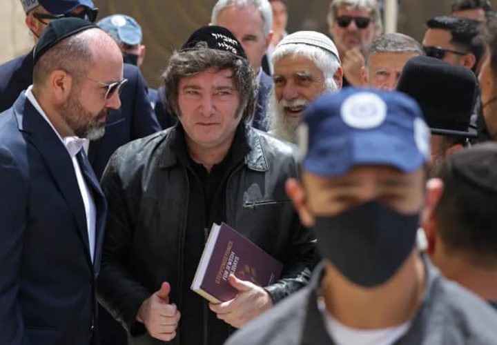 وصل الرئيس الأرجنتيني إلى إسرائيل في زيارة رسمية من المقرر أن يفتتح خلالها السفارة الأرجنتينية في القدس المحتلة بعد نقلها من تل أبيب