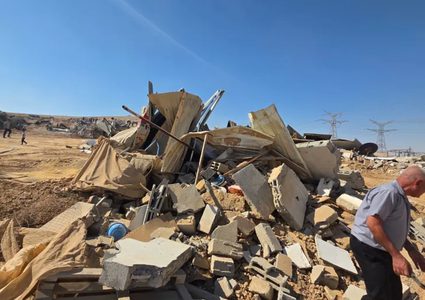 هدم مساكن في قرية السر بالنقب وتشريد عائلات وسط استمرار عمليات الهدم