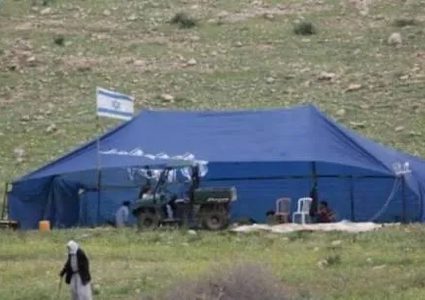 مستوطنون ينصبون خيامًا في أراضي جالود جنوب نابلس