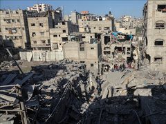 استشهاد شاب وإصابة طفلة بنيران الاحتلال جنوب قطاع غزة