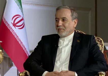 إيران.. أزمة هرمز تكشف "شرخا" بين السياسيين والعسكريين