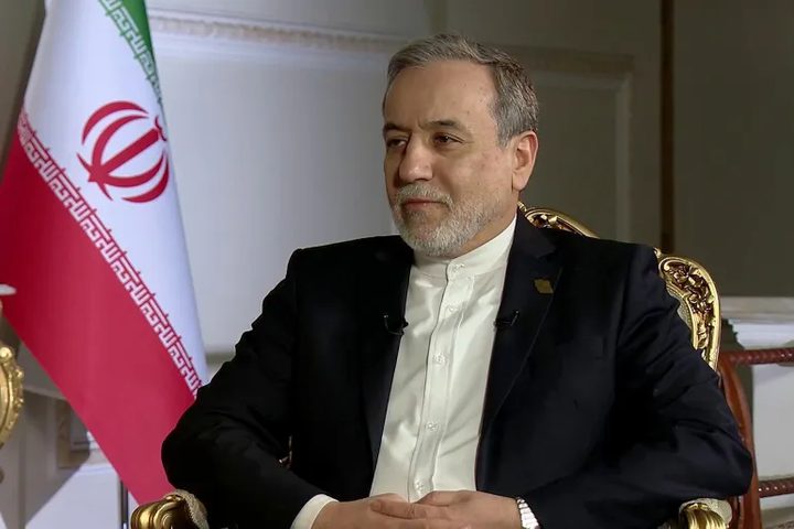 إيران.. أزمة هرمز تكشف "شرخا" بين السياسيين والعسكريين