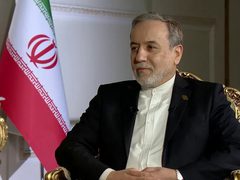 إيران.. أزمة هرمز تكشف "شرخا" بين السياسيين والعسكريين