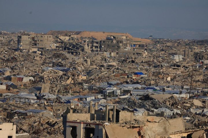 انفجارات وقصف وراء الخط الأصفر واليونسيف تعلق عملها شمال القطاع