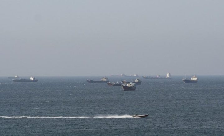 واشنطن تعلن احتجاز سفينة إيرانية وطهران تتوعد بالرد