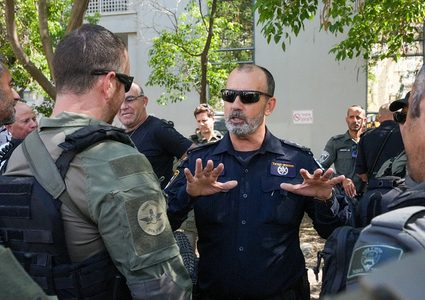 اتهام ضباط في الجيش والشرطة الإسرائيلية بسرقة 50 مليون شيكل