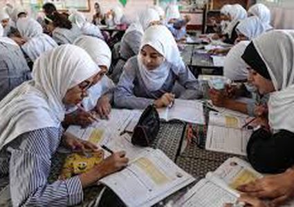 مئات الطلاب يتظاهرون في غزة للمطالبة بتمكينهم من السفر للتعليم بالخارج