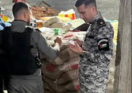 الضابطة الجمركية و الأمن الوقائي :ضبط 3.5 طن مواد غذائية فاسدة في الخليل