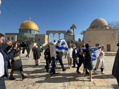 جماعات الهيكل تدعو لرفع أعلام إسرائيل بباحات الأقصى