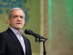 الرئيس الإيراني : يدعو لإنهاء الحرب مع واشنطن وإسرائيل والبدء بـإعادة الإعمار