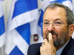 باراك: أهداف الحرب لم تتحقق وتفكيك حزب الله غير عملي