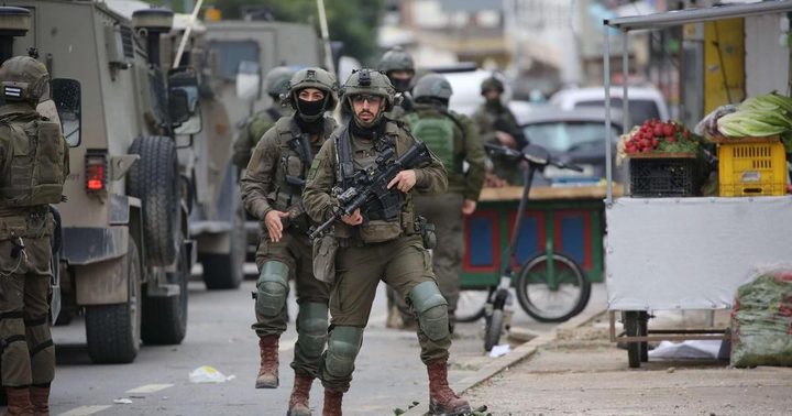 قوات الاحتلال تقتحم ضاحية شويكة وبلدة عنبتا وتنتشر في أحياء مدينة طولكرم