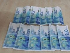 الشرطة الفلسطينية تقبض على شخص بحوزته أوراق نقدية مزيفة في الخليل