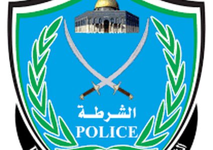 الشرطة: القبض على مشتبه به بعملية سطو مسلح استهدفت محطة محروقات ومحل في طولكرم