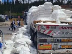 مستوطنون بحماية الاحتلال يحتجزون شاحنة في الأغوار الشمالية