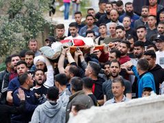 اعتداء على مشيّعي شهيدي المغير شرق رام الله وإطلاق نار خلال الجنازة