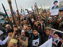 الحوثيون: اليمن لن يبقى على الحياد ونستعد لتصعيد محتمل في البحر الأحمر