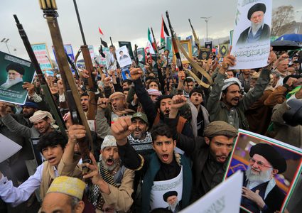 الحوثيون: اليمن لن يبقى على الحياد ونستعد لتصعيد محتمل في البحر الأحمر