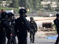 قوات الاحتلال تغلق المدخل الوحيد لقرية الجبعة جنوب غرب بيت لحم