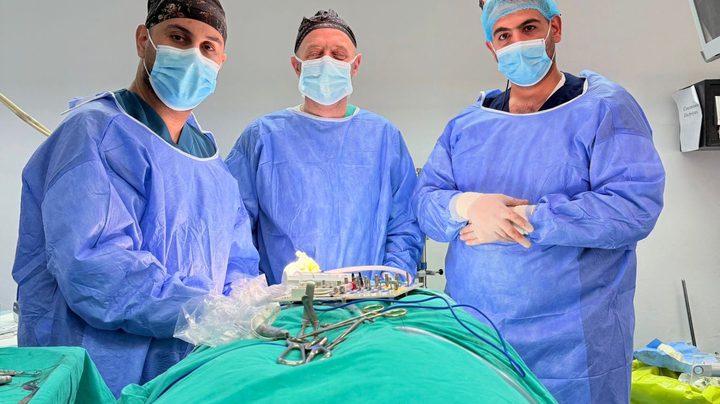 جامعة النجاح: نجاح عملية زراعة أسنان معقدة لحالة فقدان شبه كامل بعظم الفكين