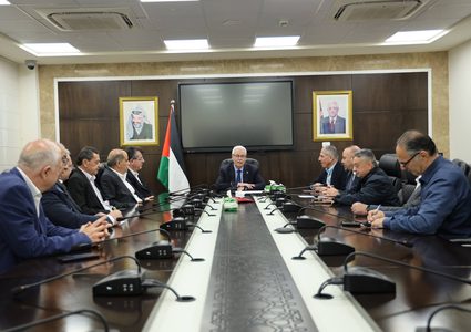 وزير الصحة يؤكد أهمية تعزيز التعاون مع مؤسسات المجتمع المحلي