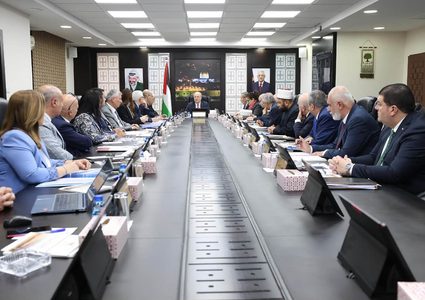 الحكومة الفلسطينية توجه بخصم رسوم ترخيص 2026 من مستحقات الموظفين العموميين