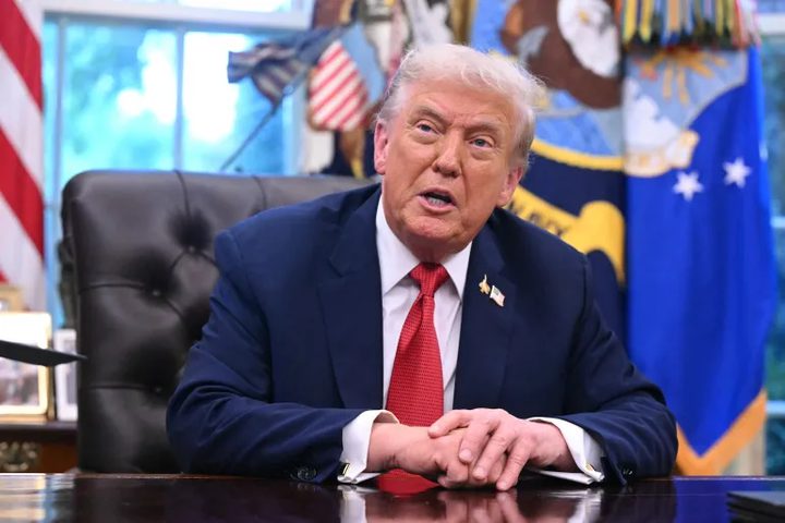 ترامب: الوقت ينفد أمام إيران والجيش الأمريكي قادر على حسم المعركة خلال يوم واحد