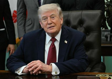 ترامب يعلن أوامر للبحرية الأمريكية بإطلاق النار على أي زورق يزرع ألغاماً في مضيق