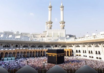 السعودية تؤكد إجراءات الحج: غرامات صارمة وتطعيمات إلزامية لضمان سلامة الحجاج