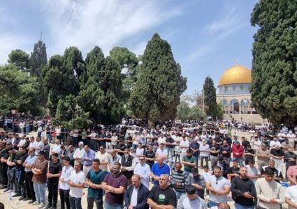70 ألف مصل يؤدون الجمعة في المسجد الأقصى