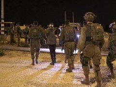 الاحتلال يعتقل ثلاثة مواطنين من نابلس