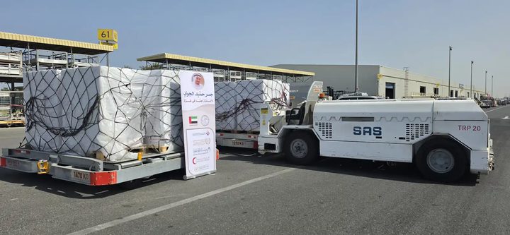 طائرة إغاثة محملة بـ 100 طن من المواد الغذائية تغادر إلى غزة