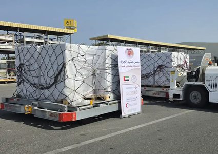 طائرة إغاثة محملة بـ 100 طن من المواد الغذائية تغادر إلى غزة