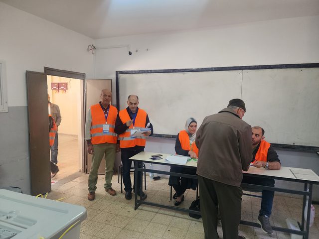 لجنة الانتخابات: نسبة المشاركة في الضفة الغربية 53.44% في الانتخابات المحلية 202