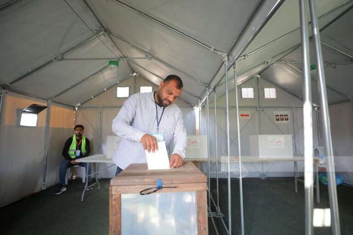 لجنة الانتخابات: تمديد التصويت في دير البلح لساعة واحدة