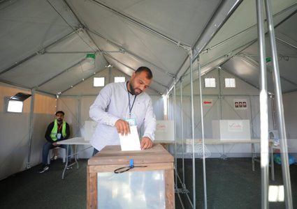 لجنة الانتخابات: تمديد التصويت في دير البلح لساعة واحدة