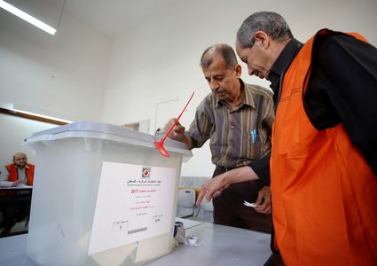 لجنة الانتخابات: نسبة المشاركة في الضفة الغربية 53.44% في الانتخابات المحلية